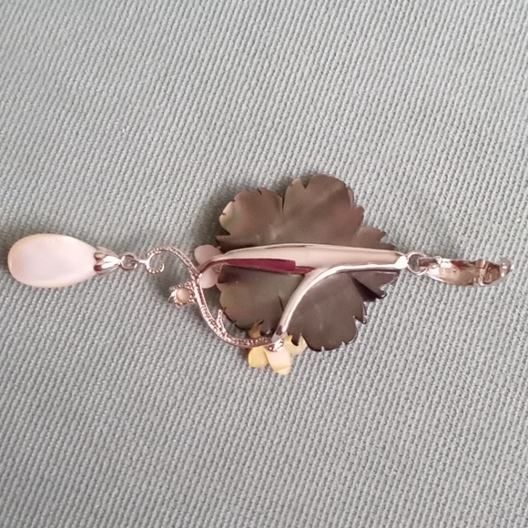 PEACOCK MOTHER OF PEARL FLORAL PENDANT - Picture 4 of 7